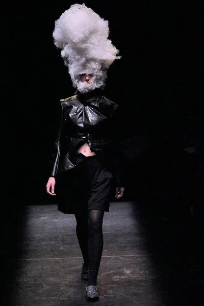 Look 15